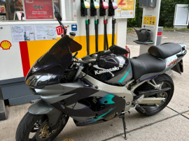 Kawasaki de 900 cm 143 cai din 2001